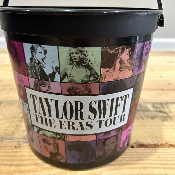 TAYLOR SWIFT 🍿 THE ERAS TOUR MOVIE POPCORN BUCKET - CINEMARK EXCLUSIVE - Picture 2 of 4